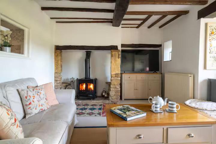 Pass The Keys Delightful 4 Bedroom Cotswold Character * Cheltenham
