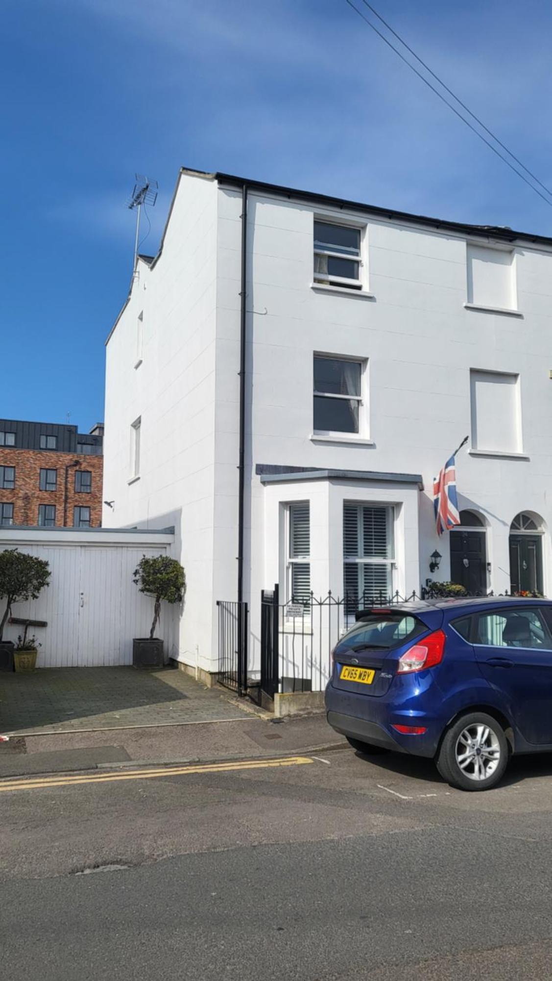 The Den, 2 Mins Chelt High Street, John Lewis Etc Apartment *