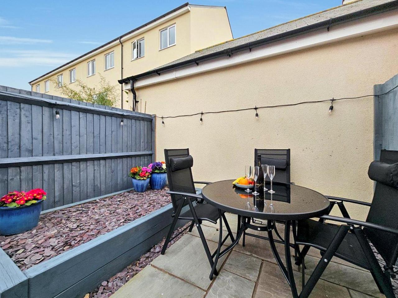 Apartment Blue Garden Retreat By Fortuna Cheltenham