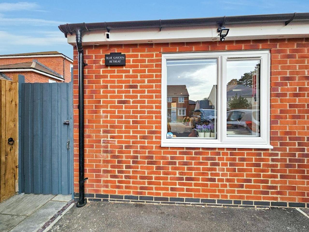 Blue Garden Retreat By Fortuna * Cheltenham