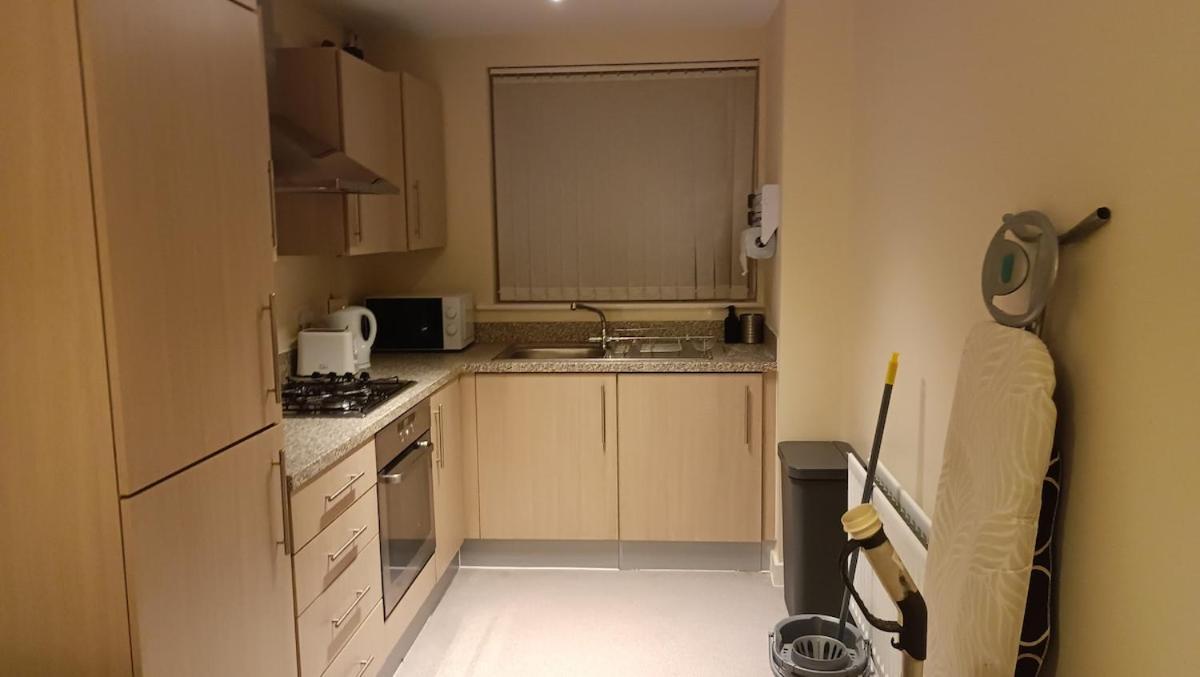 Spacious Cheltenham Flat With Free Allocated Parking Apartment