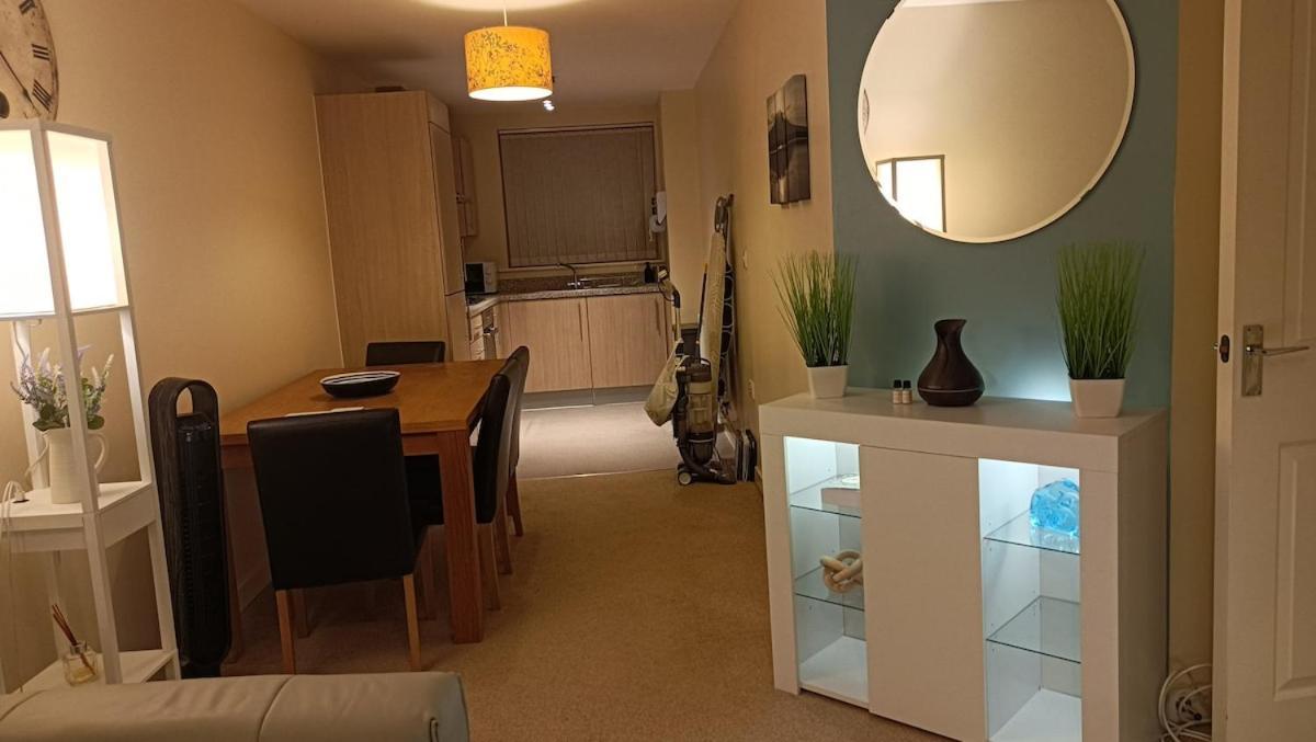 Apartment Spacious Cheltenham Flat With Free Allocated Parking *