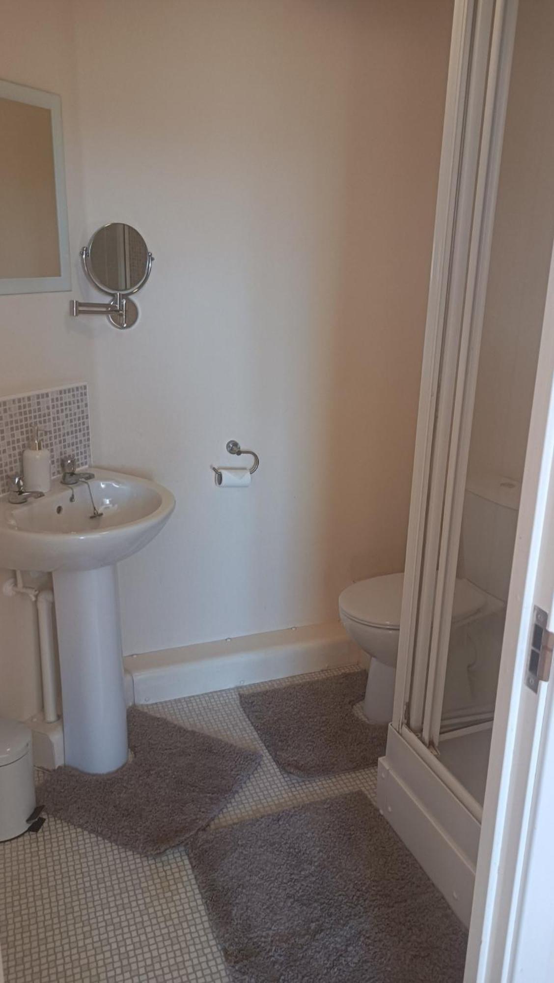 Spacious Cheltenham Flat With Free Allocated Parking * Cheltenham