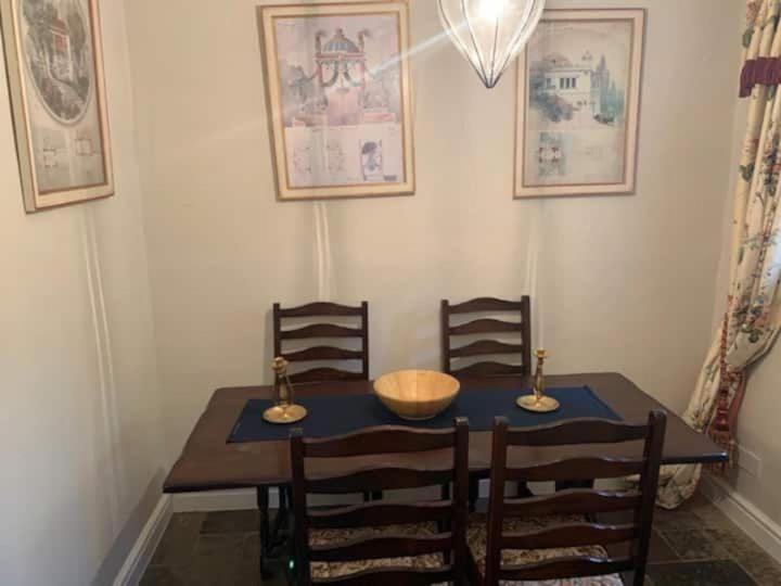 Holiday home Tiesel & Truffles Cheltenham