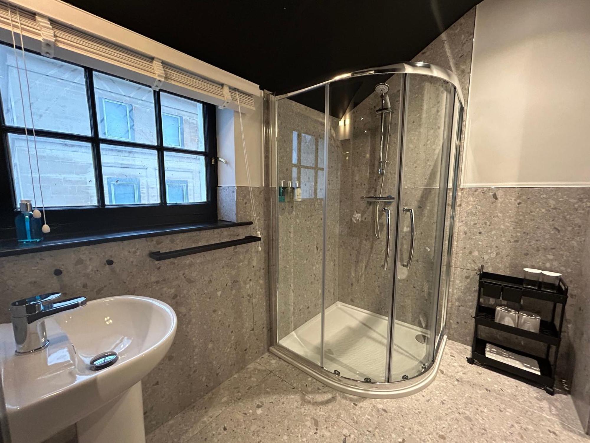 Crescent Place By Mansley Aparthotel 4*
