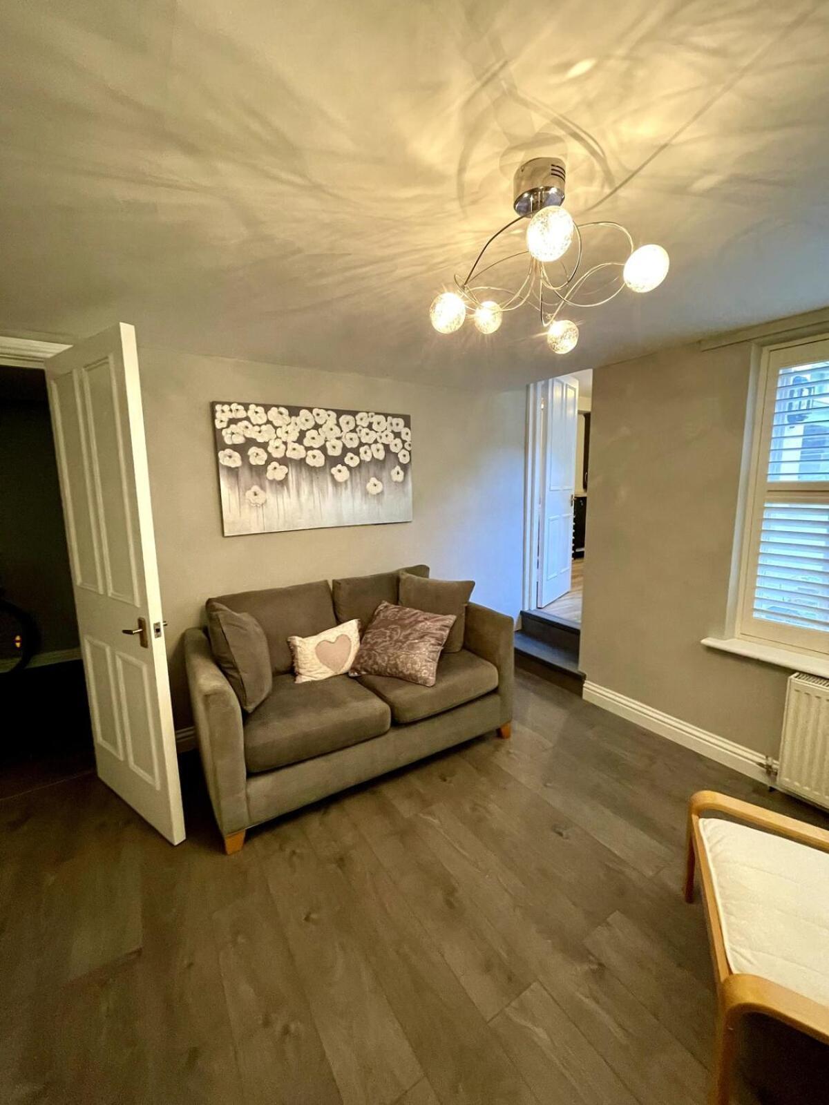 Stylish Garden In Apartment Cheltenham