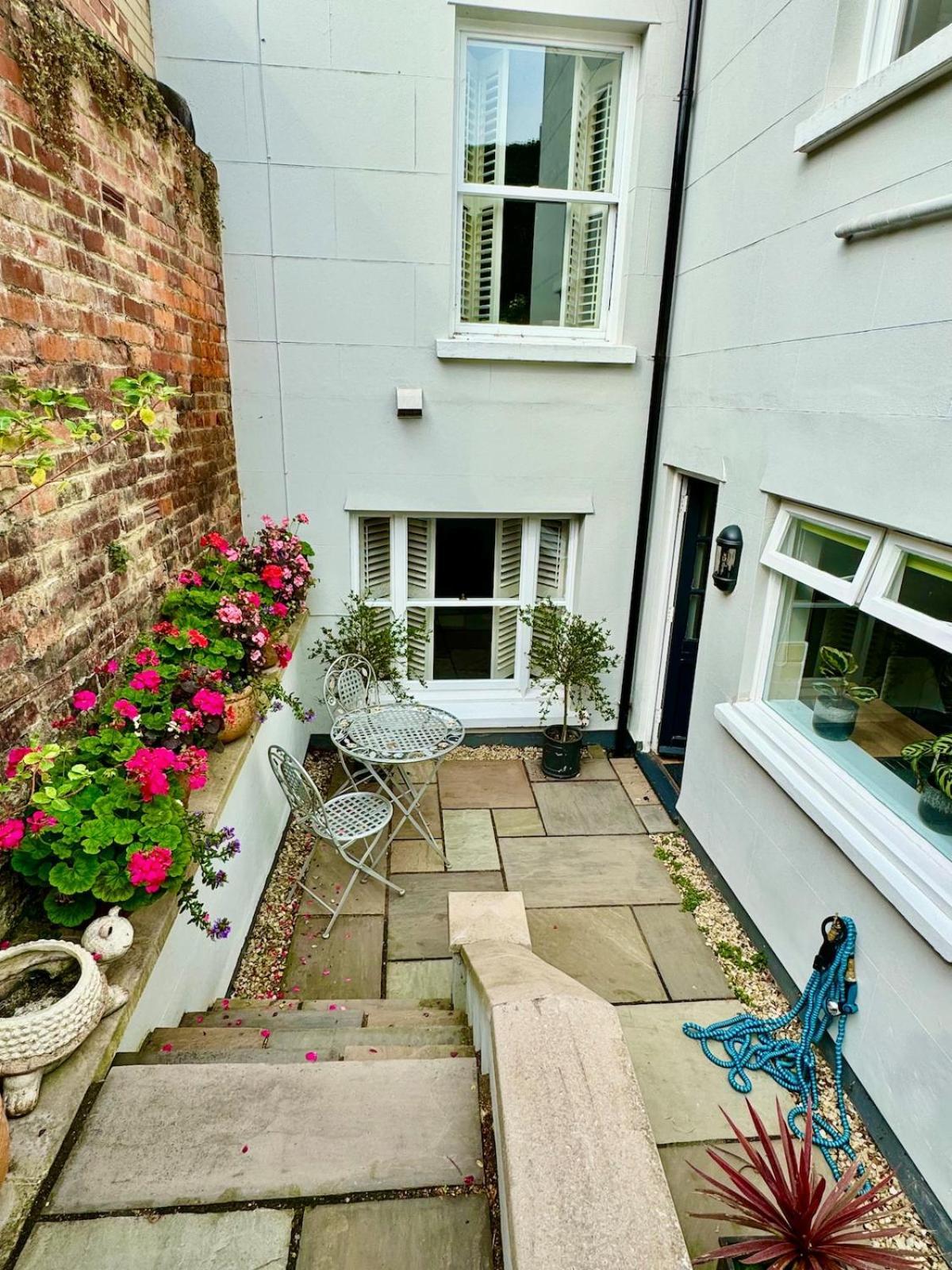Stylish Garden In *