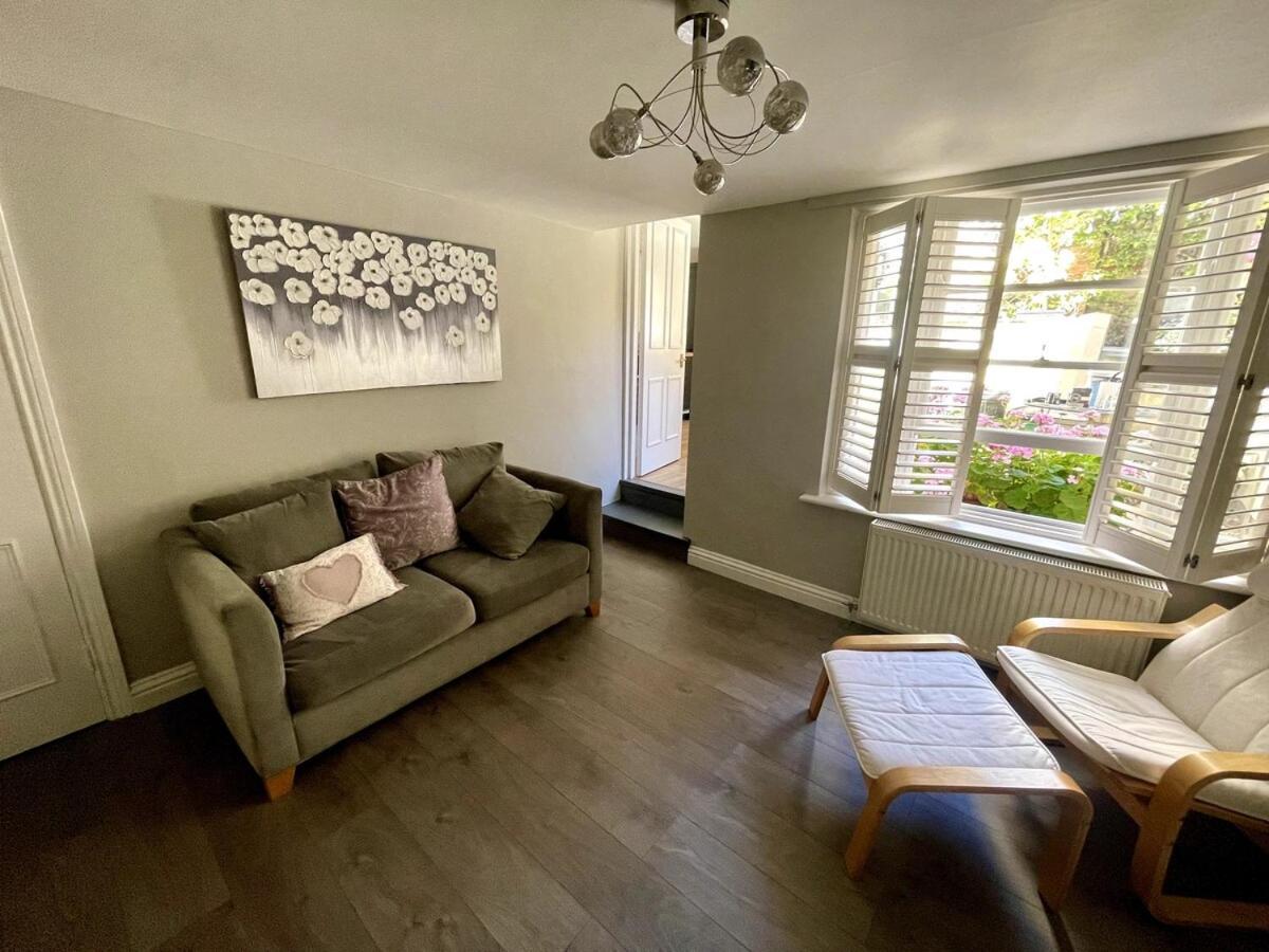 Apartment Stylish Garden In Cheltenham