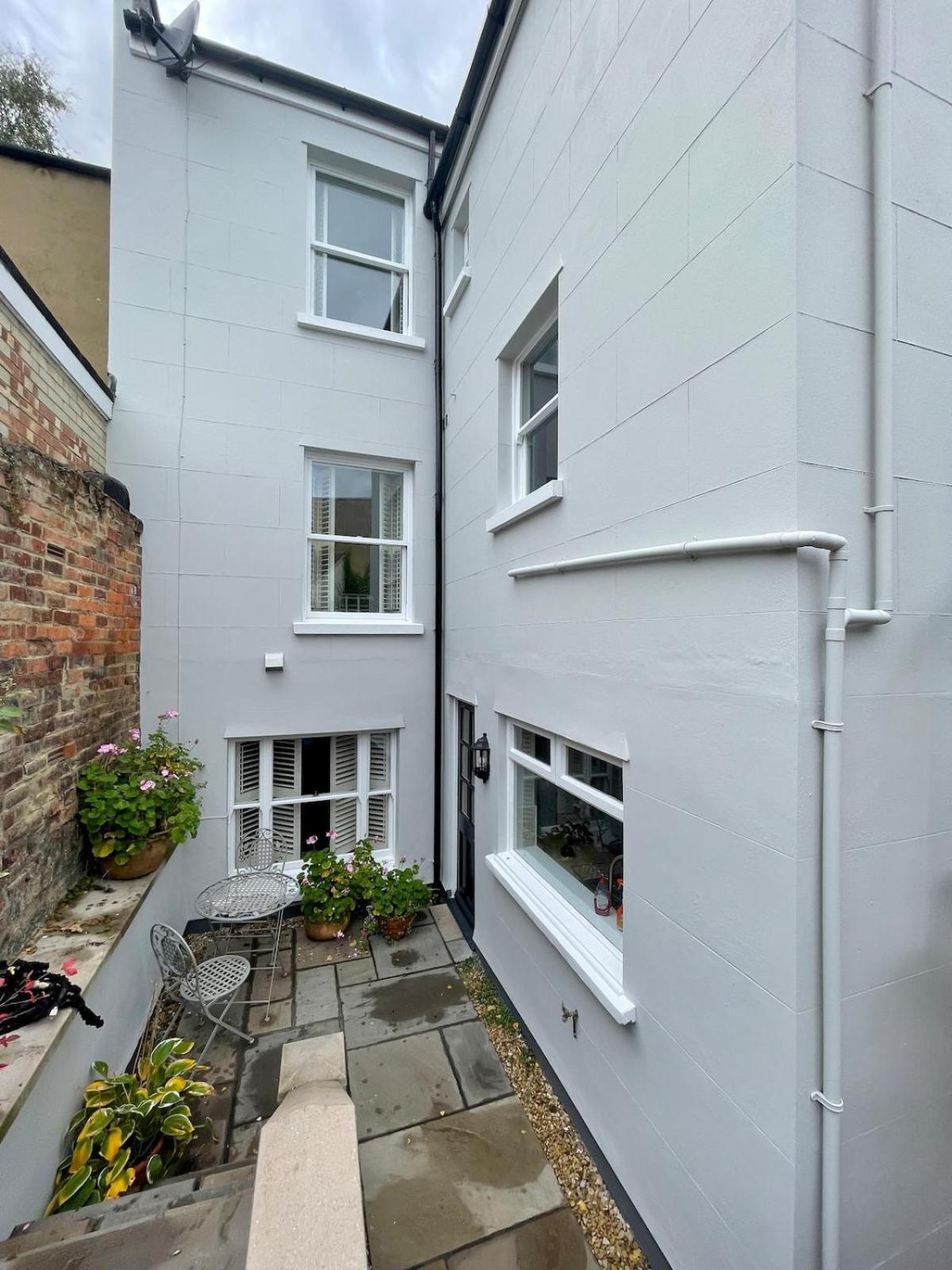Apartment Stylish Garden In