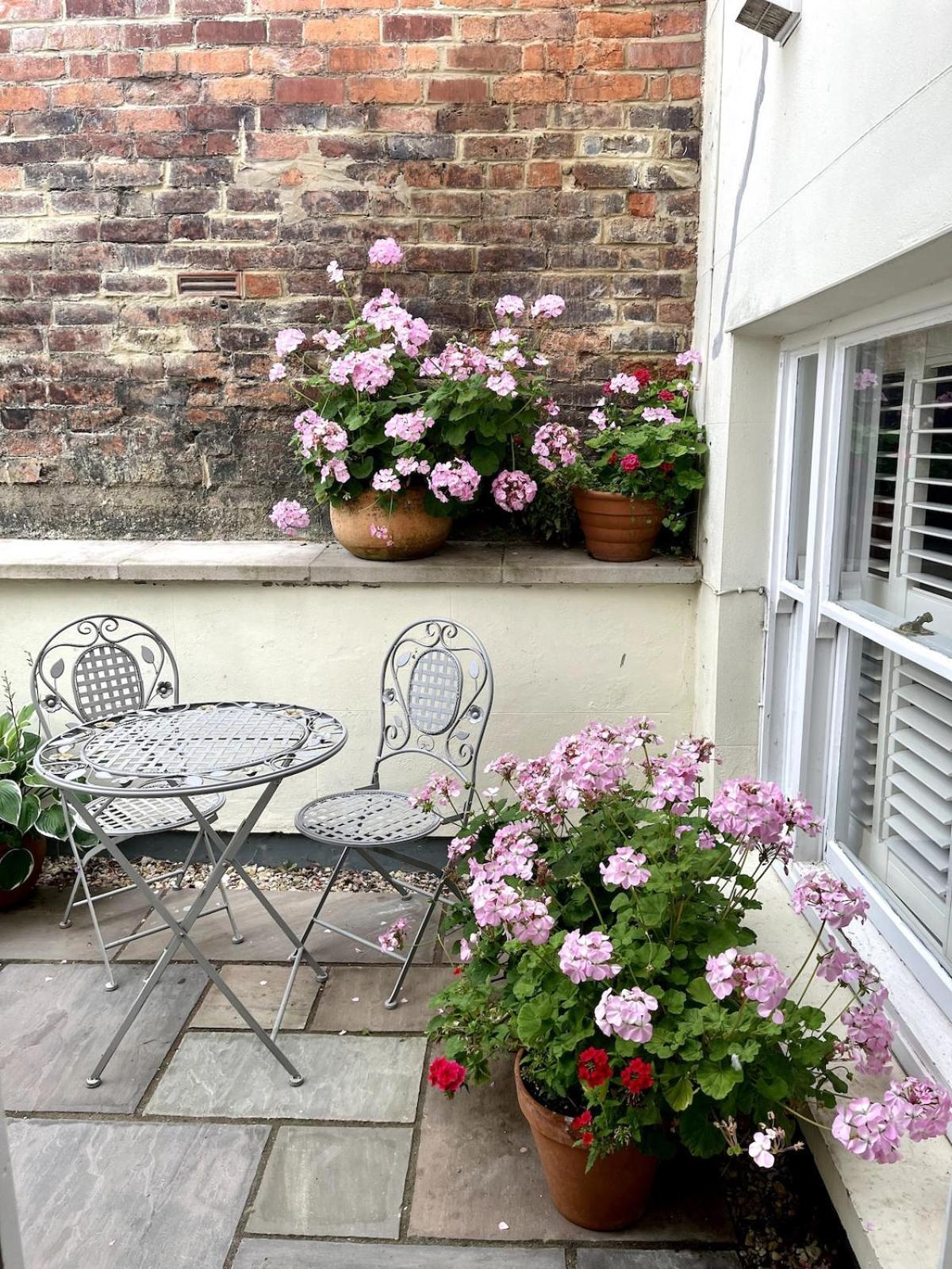 Stylish Garden In Apartment *