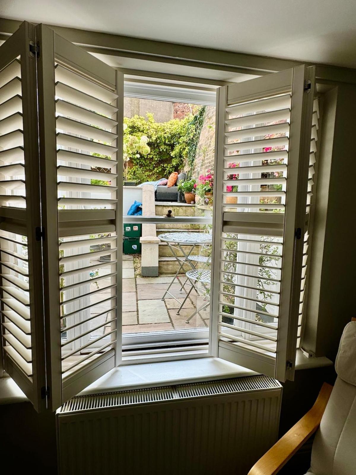 Apartment Stylish Garden In Cheltenham