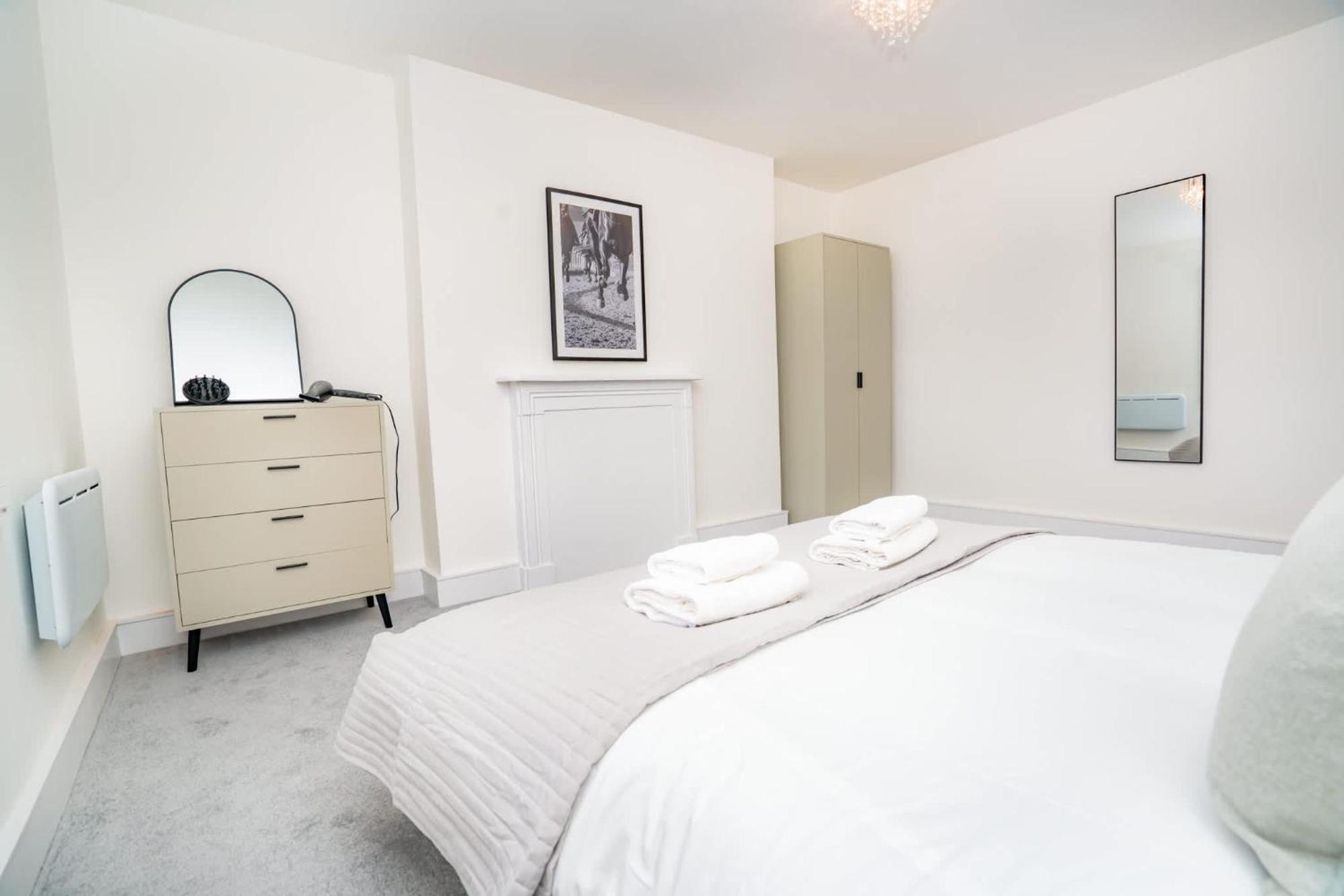 Stunning 1 Bedroom In Centre Apartment *