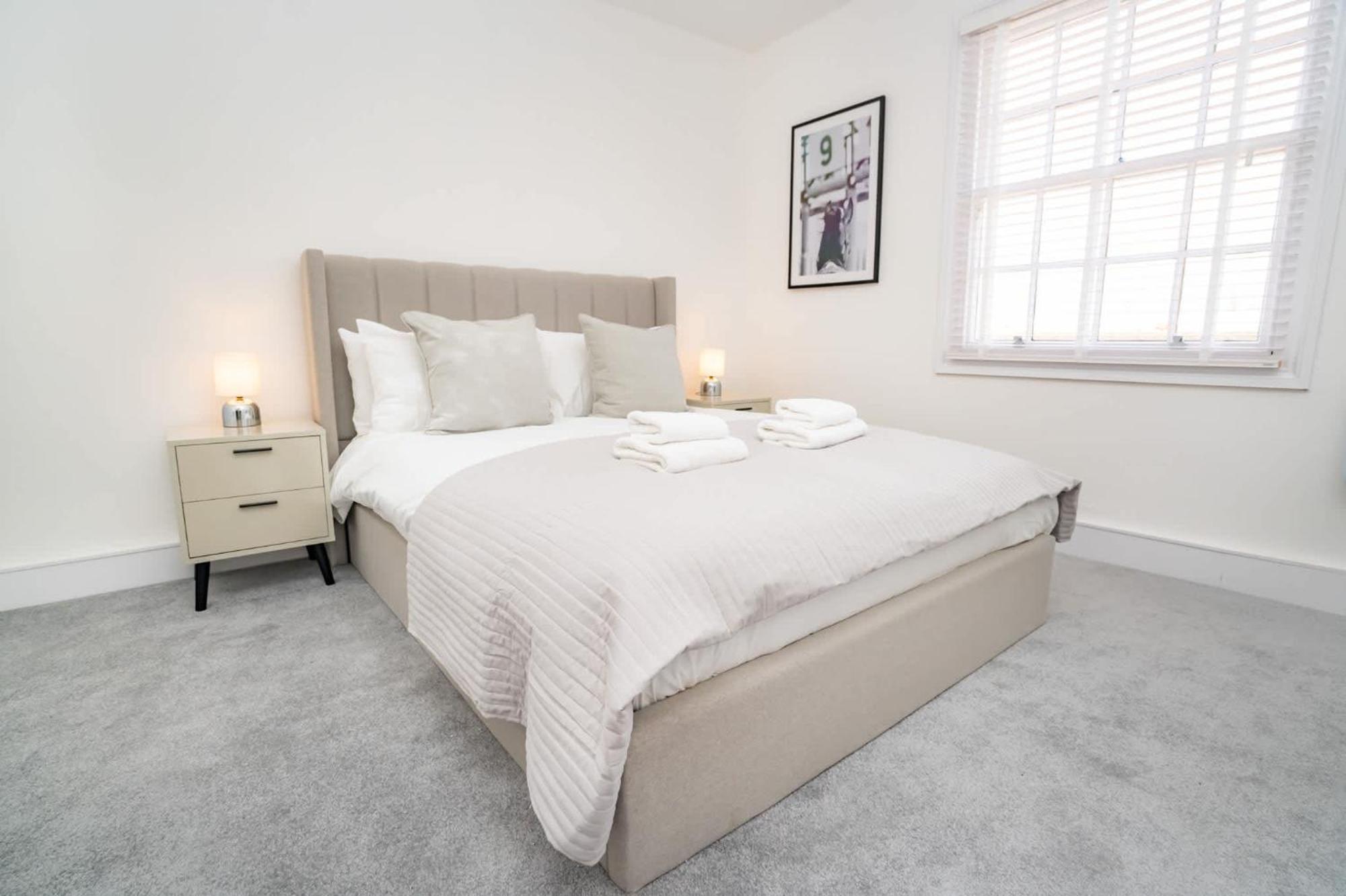 Stunning 1 Bedroom In Centre *