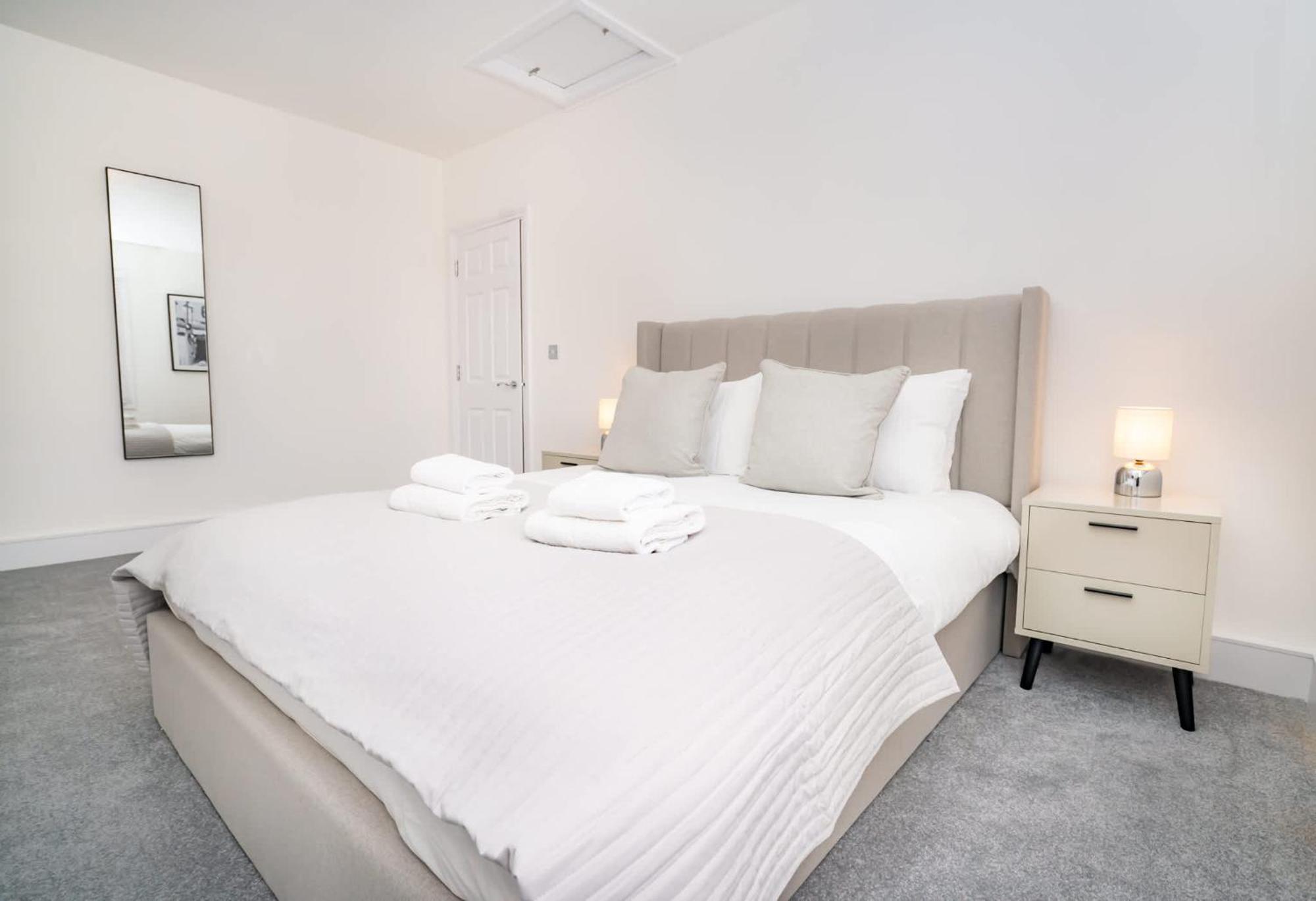 Stunning 1 Bedroom In Centre Apartment *