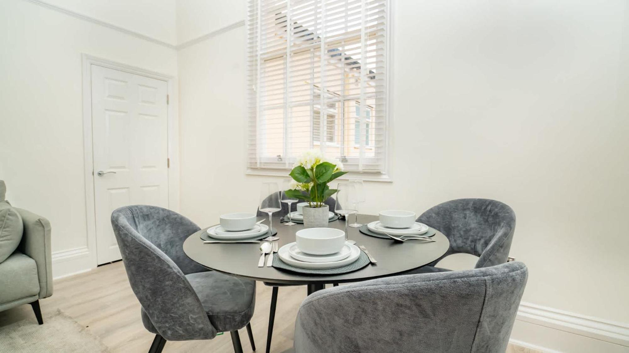 Fabulous 2 Bedroom In Centre Apartment Cheltenham