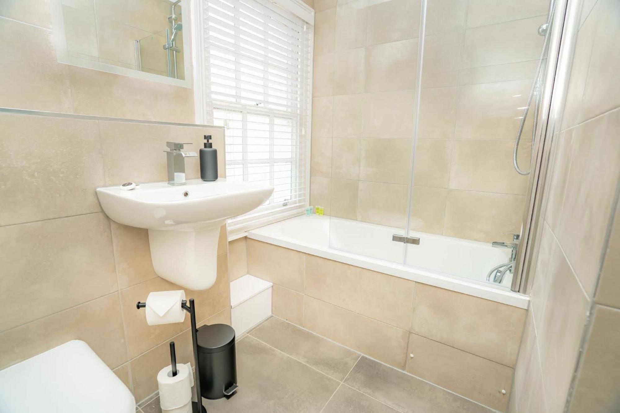 Stunning 1 Bedroom In Centre Apartment