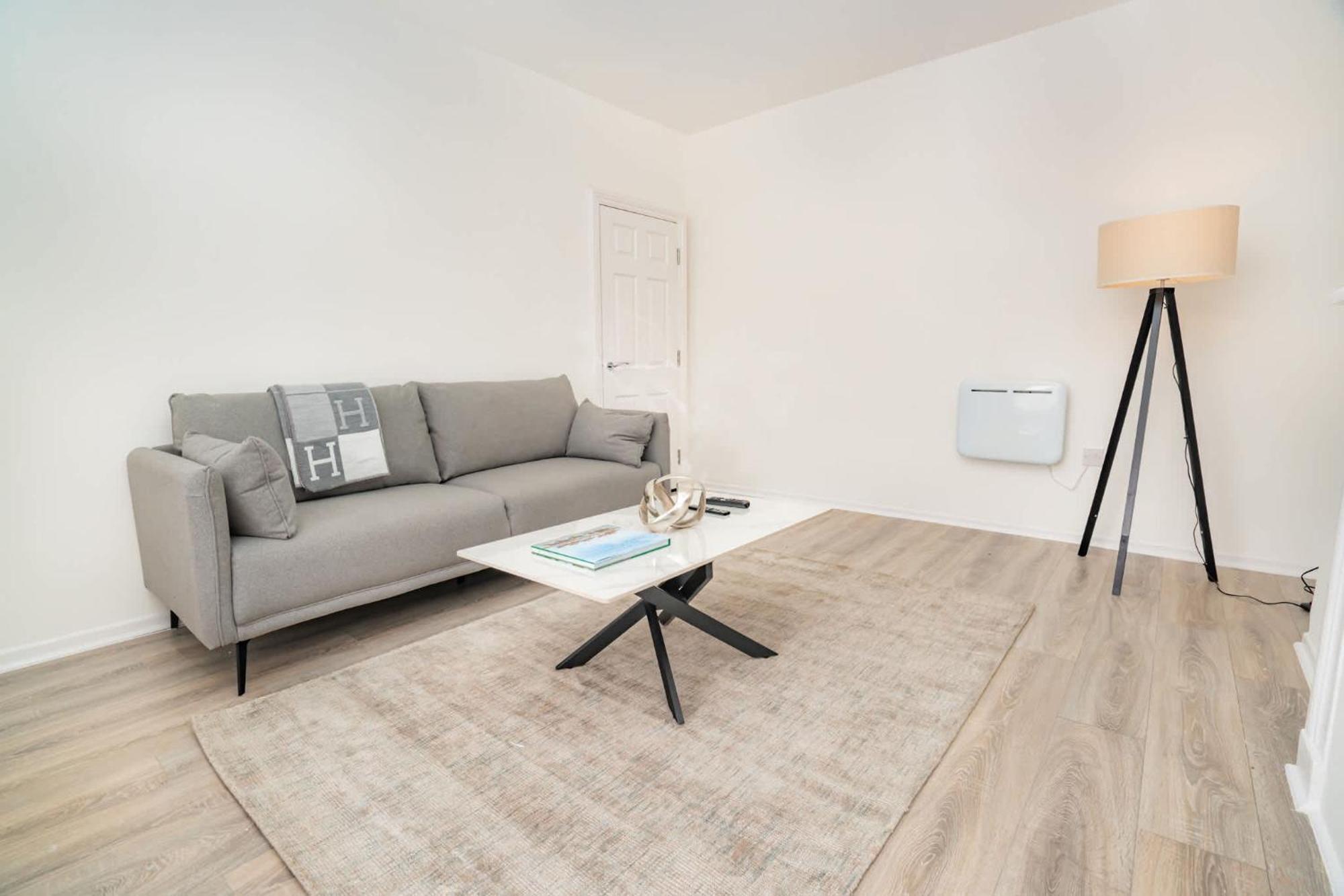 Apartment Stunning 1 Bedroom In Centre *