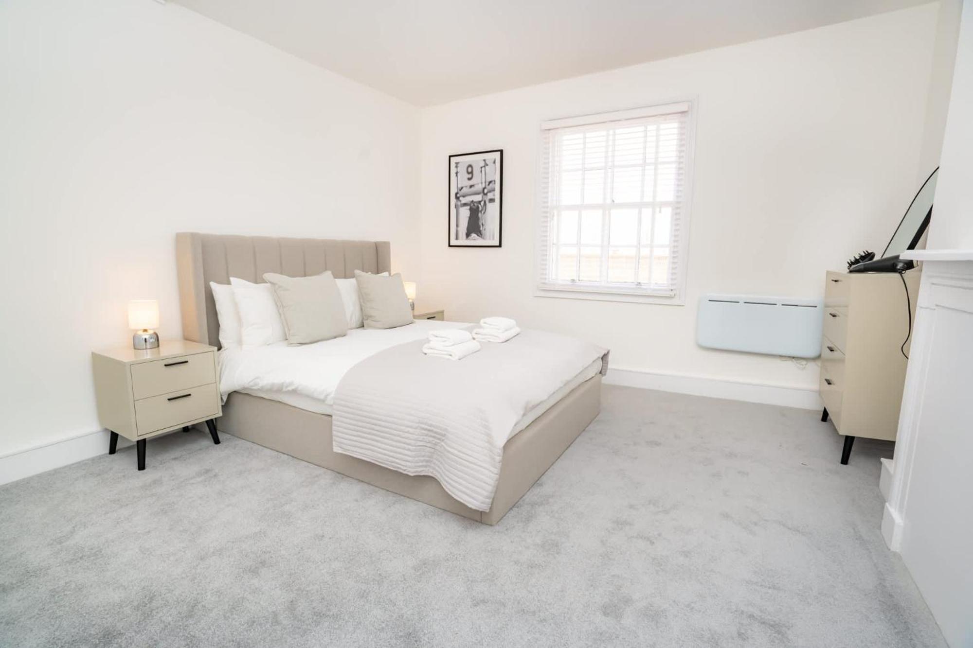 Stunning 1 Bedroom In Centre Apartment