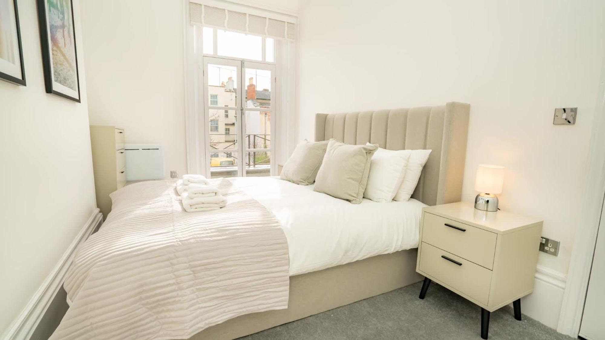 Fabulous 2 Bedroom In Centre Apartment