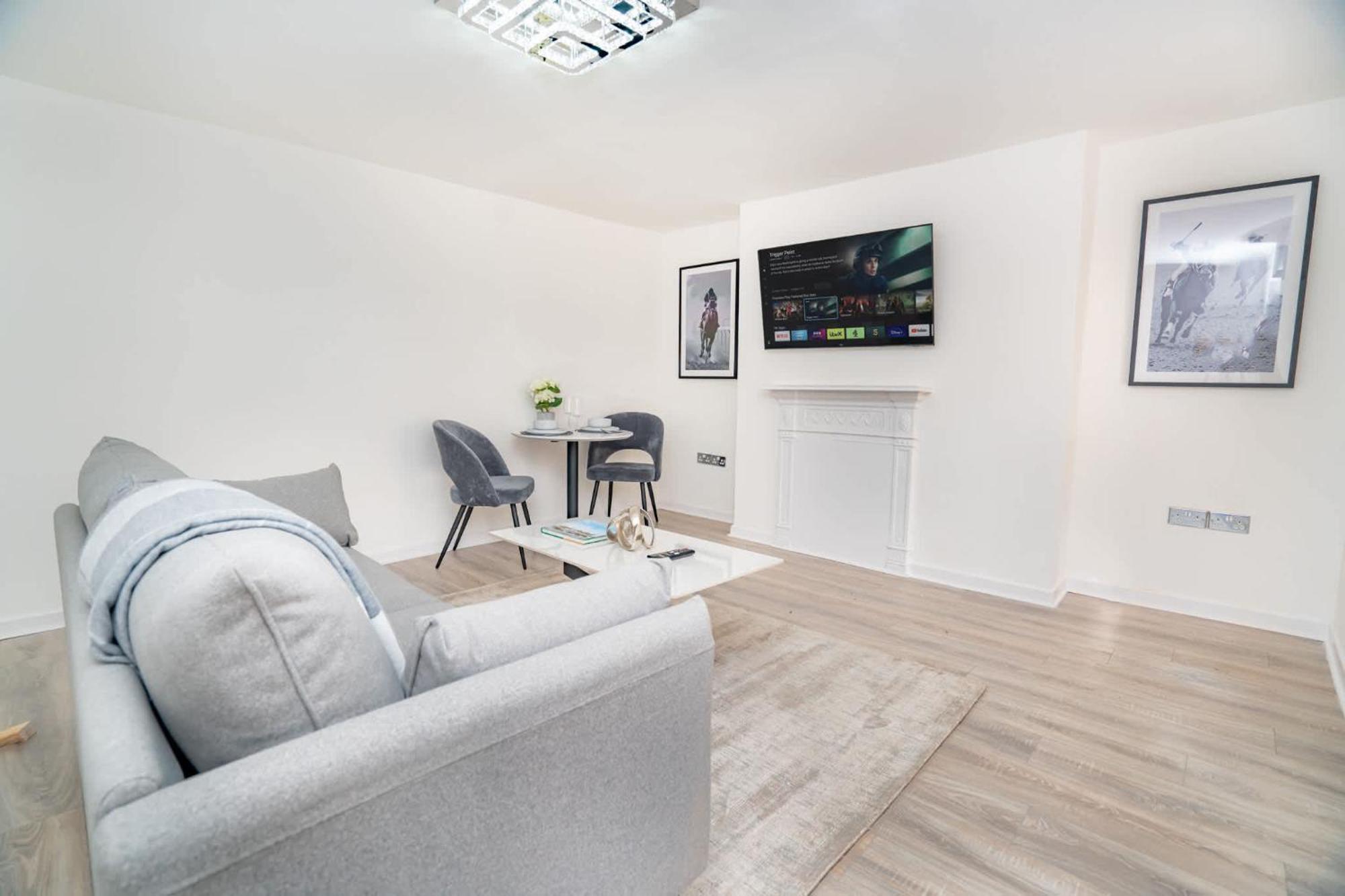 Fabulous 1 Bedroom In Centre *