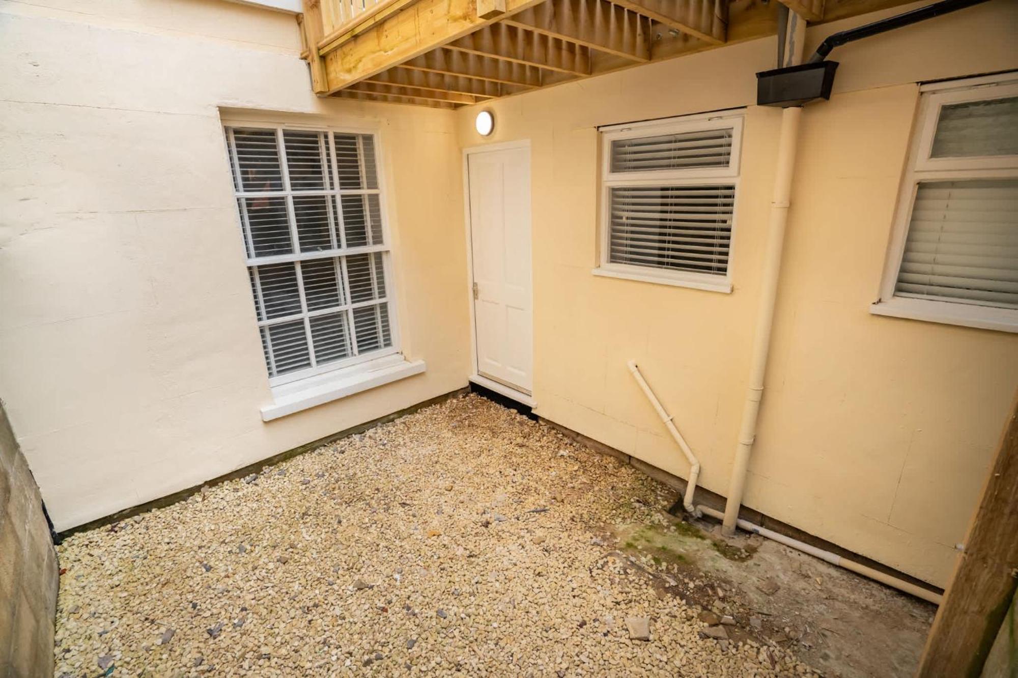 Fabulous 1 Bedroom In Centre Apartment *