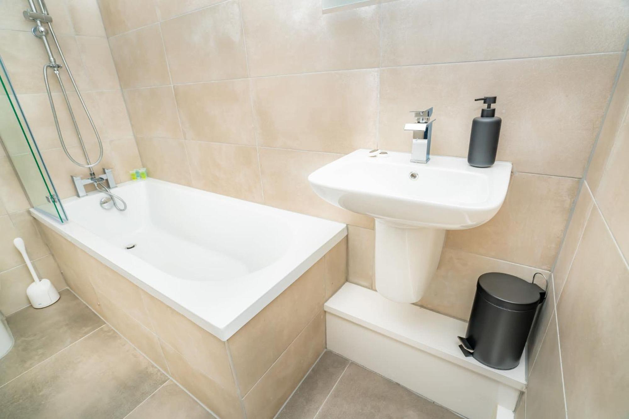 Fabulous 1 Bedroom In Centre * Cheltenham