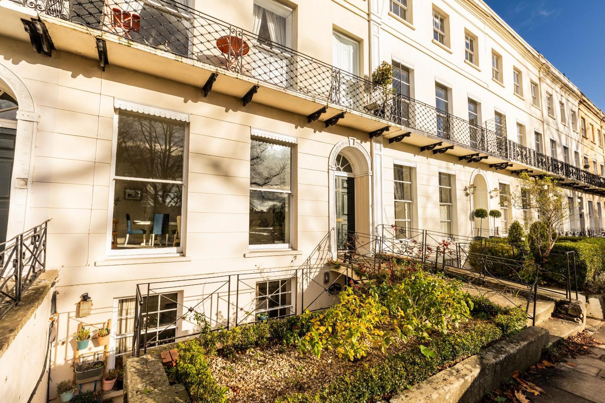 20 Montpellier Flat 2 Cheltenham