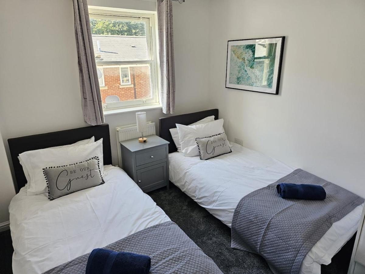 Centre Flat In Apartment *