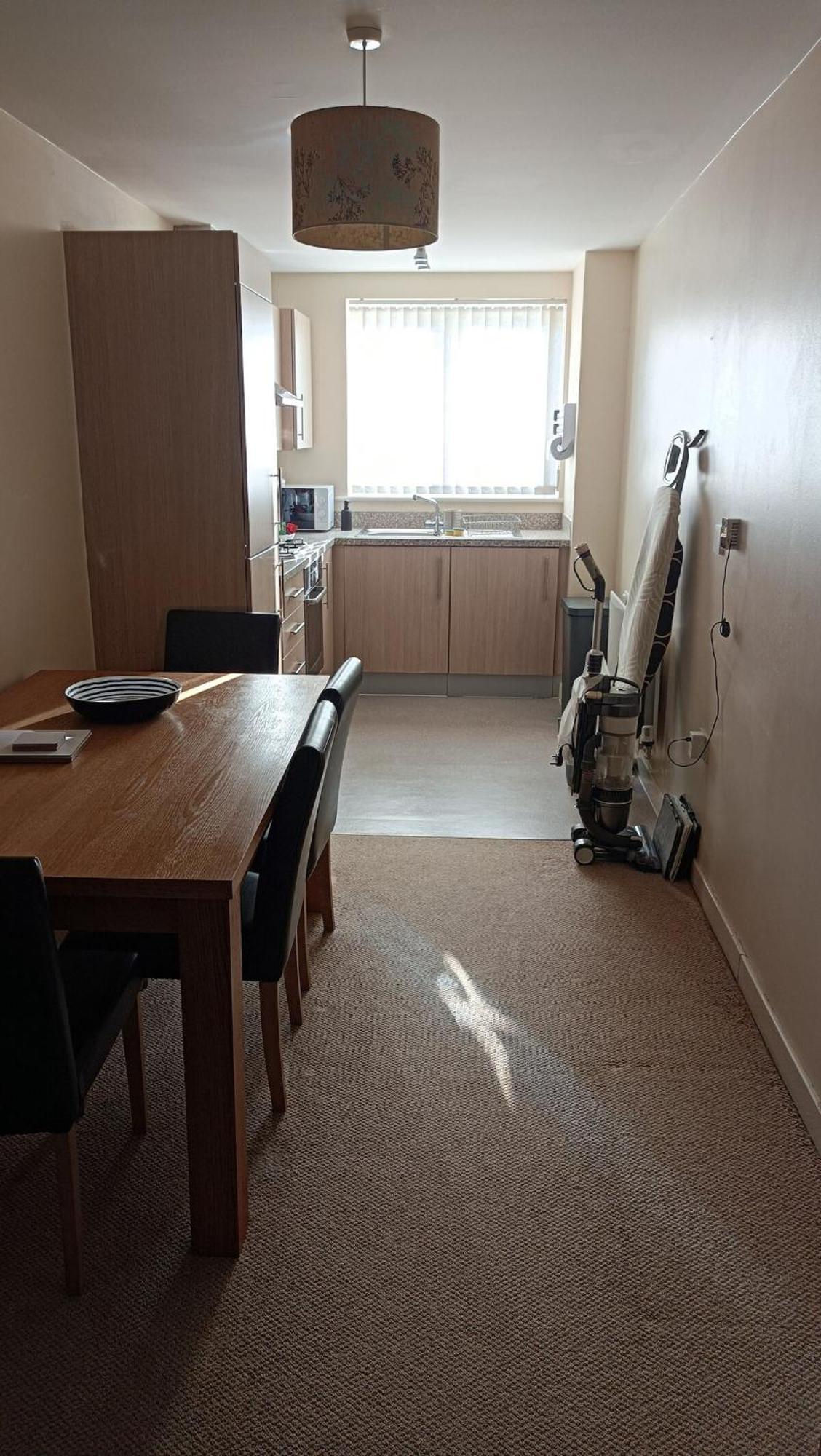 Apartment Spacious Cheltenham Flat With Free Allocated Parking Cheltenham