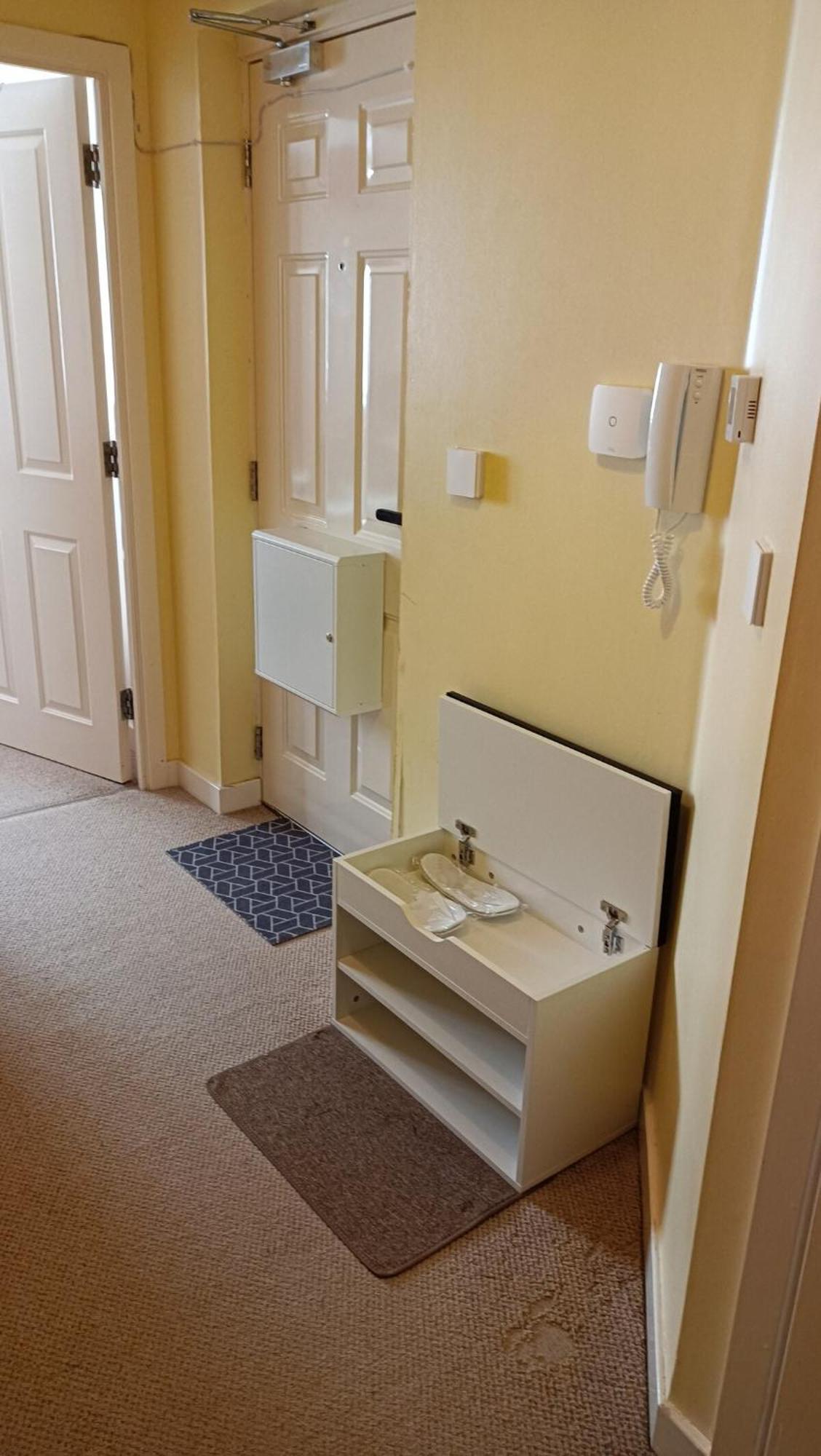 Spacious Cheltenham Flat With Free Allocated Parking Apartment Cheltenham
