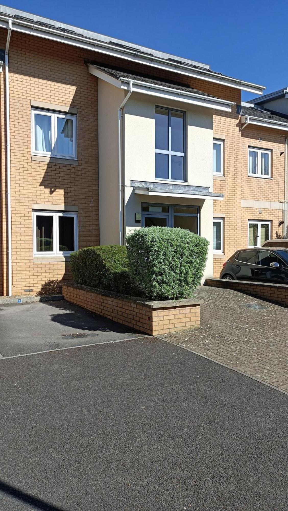 Spacious Cheltenham Flat With Free Allocated Parking * Cheltenham