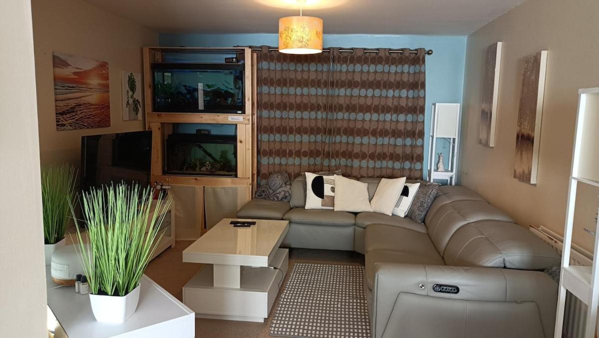 Spacious Cheltenham Flat With Free Allocated Parking *