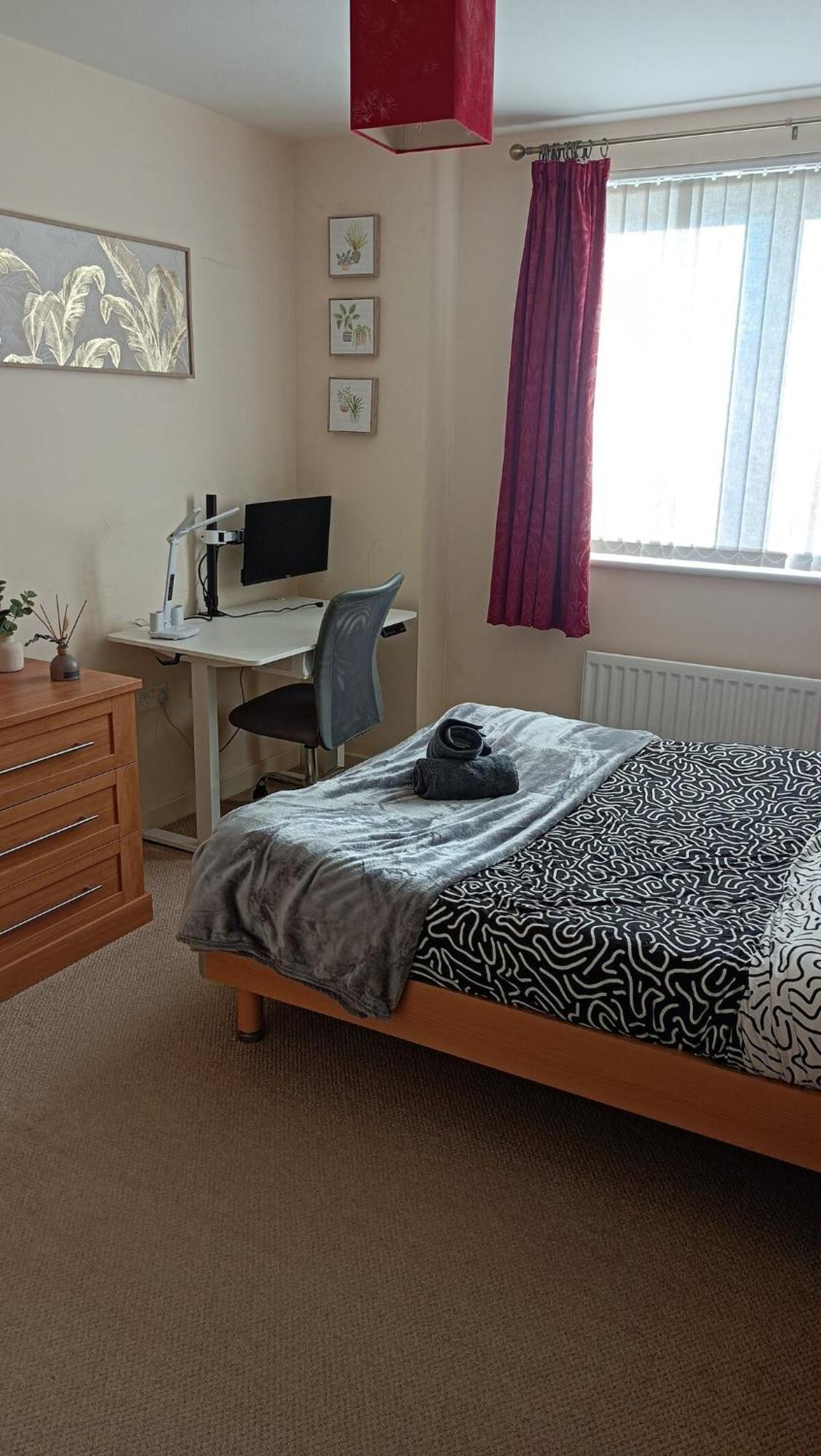 Spacious Cheltenham Flat With Free Allocated Parking