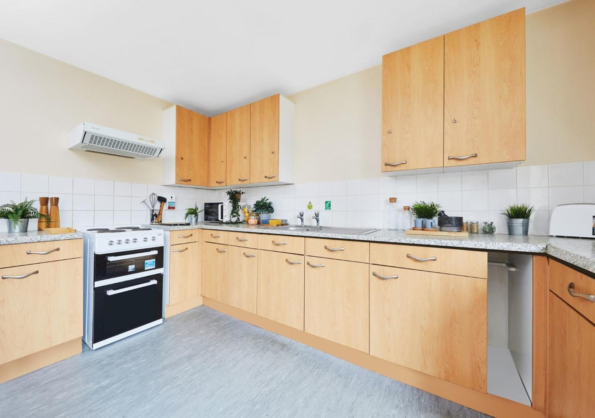 Student Only Ensuite Room At Shaftesbury Hall Near Central Cheltenham Cheltenham