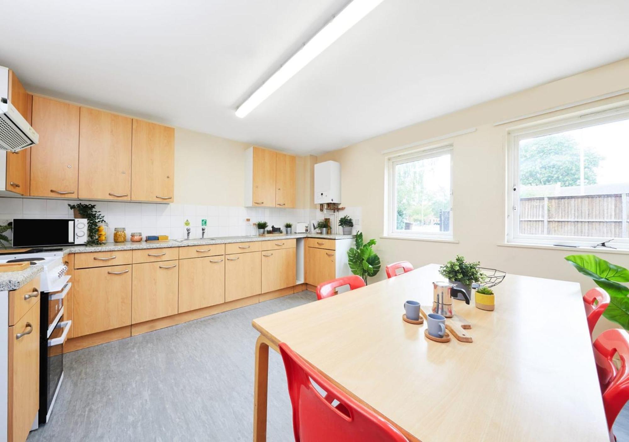 Student Only Ensuite Room At Shaftesbury Hall Near Central Cheltenham Apartment