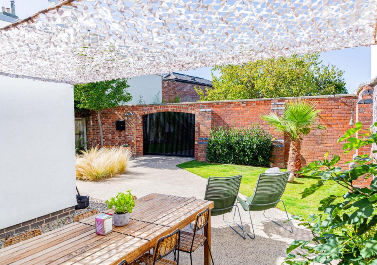 Mid-century Modern Style 1bd House With Large Garden Apartment