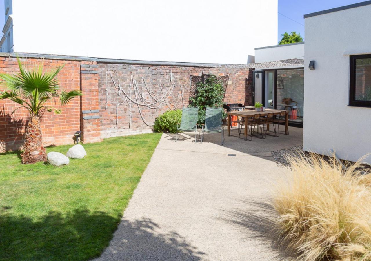 Mid-century Modern Style 1bd House With Large Garden Apartment Cheltenham