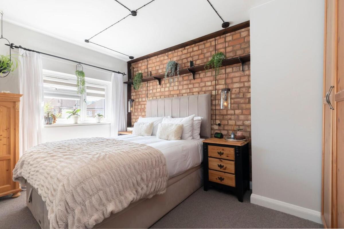 Fantastic 3-bed For The Gold Cup With Hot Tub Holiday home