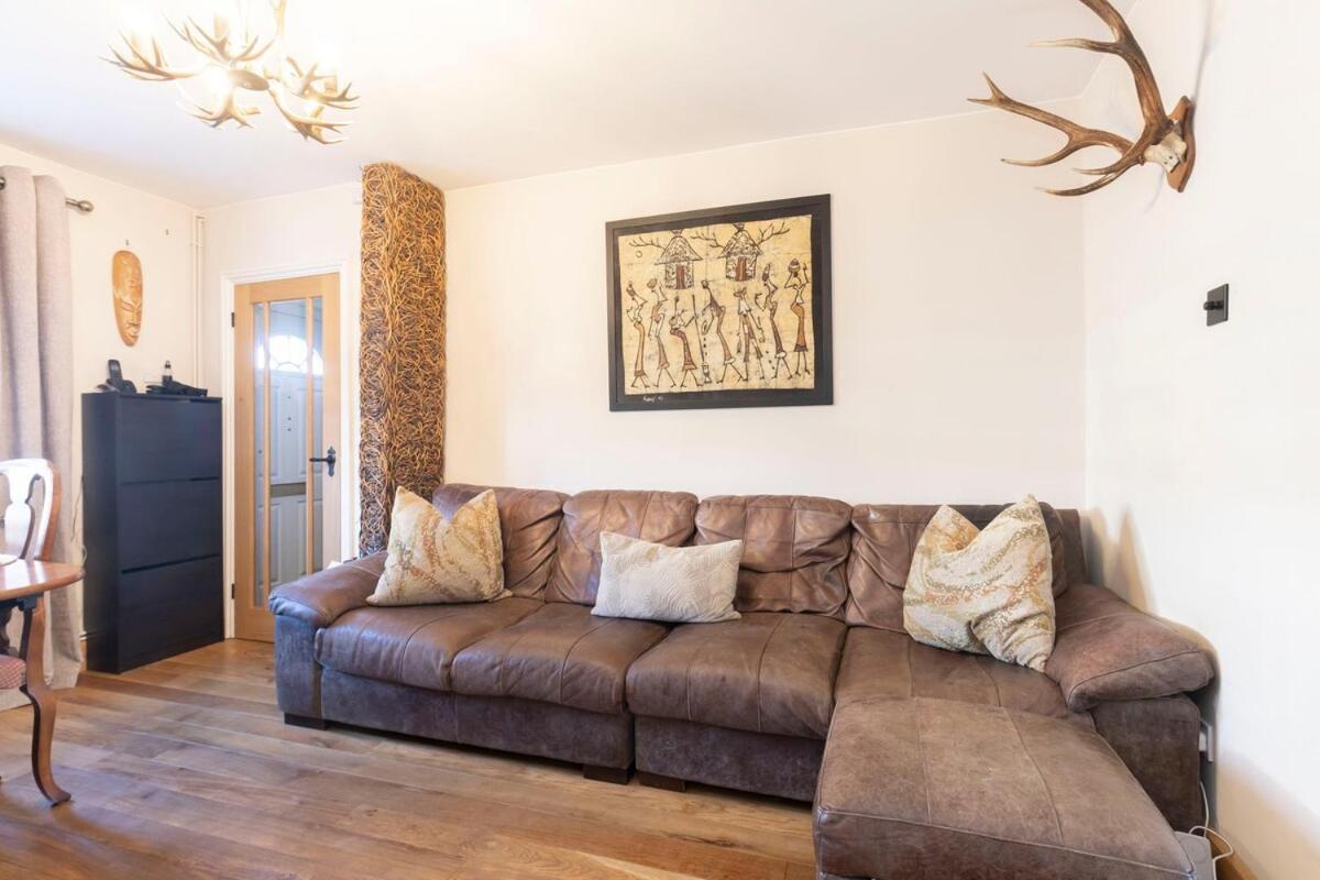 Fantastic 3-bed For The Gold Cup With Hot Tub Holiday home