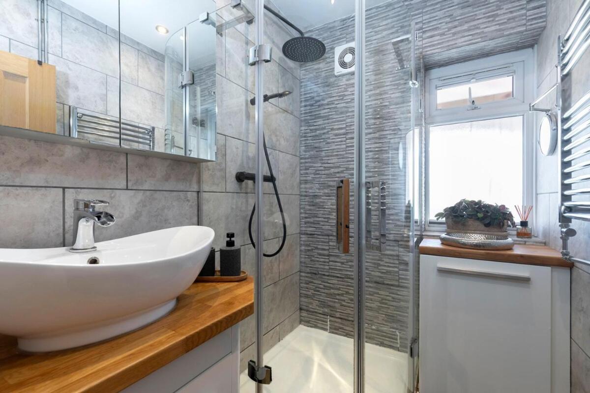 Holiday home Fantastic 3-bed For The Gold Cup With Hot Tub *
