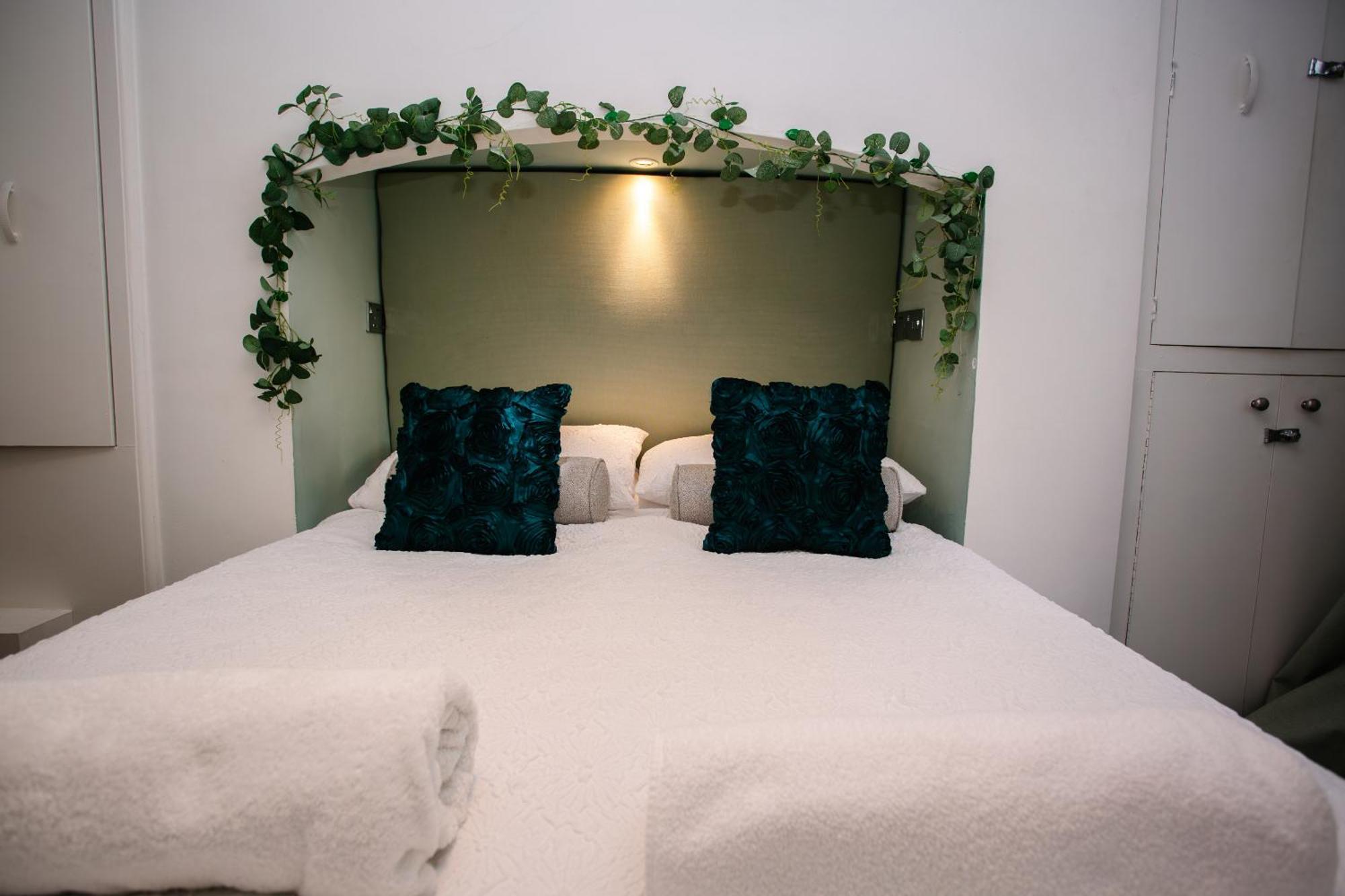 Town Centre With Hot Tub * Cheltenham