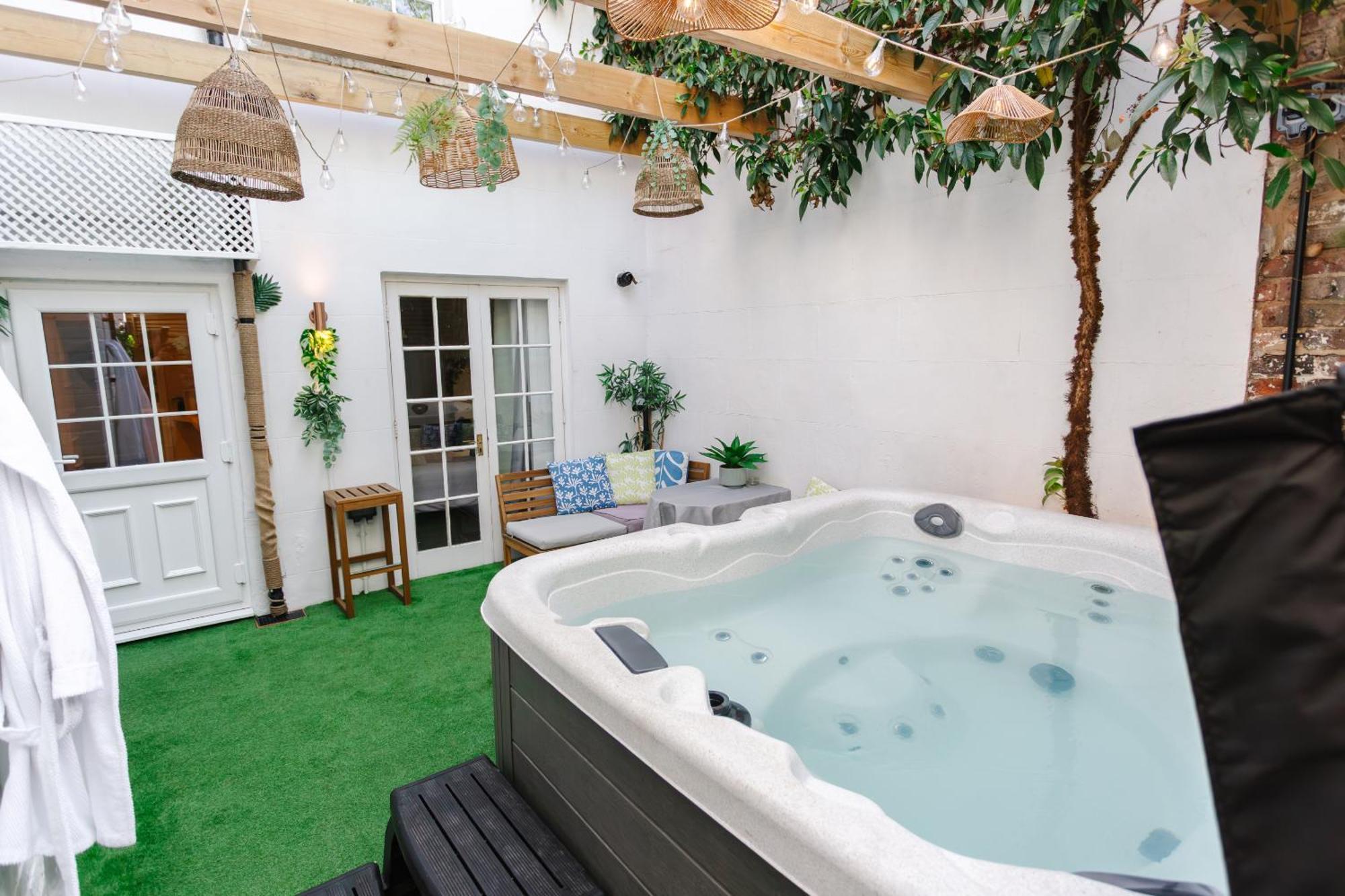 Town Centre With Hot Tub * Cheltenham
