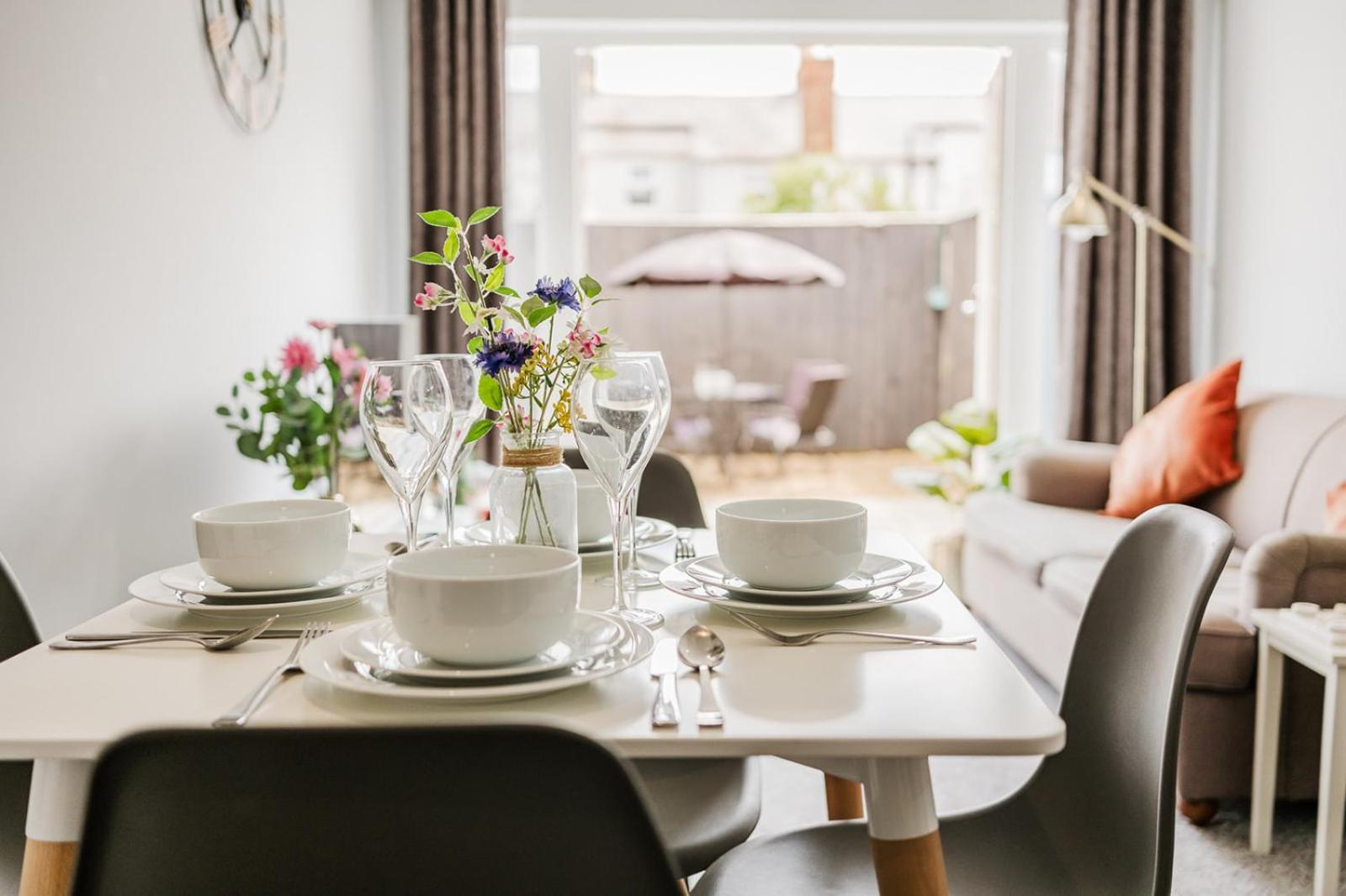 The Nook, Fairview, Town Centre-parking & Garden