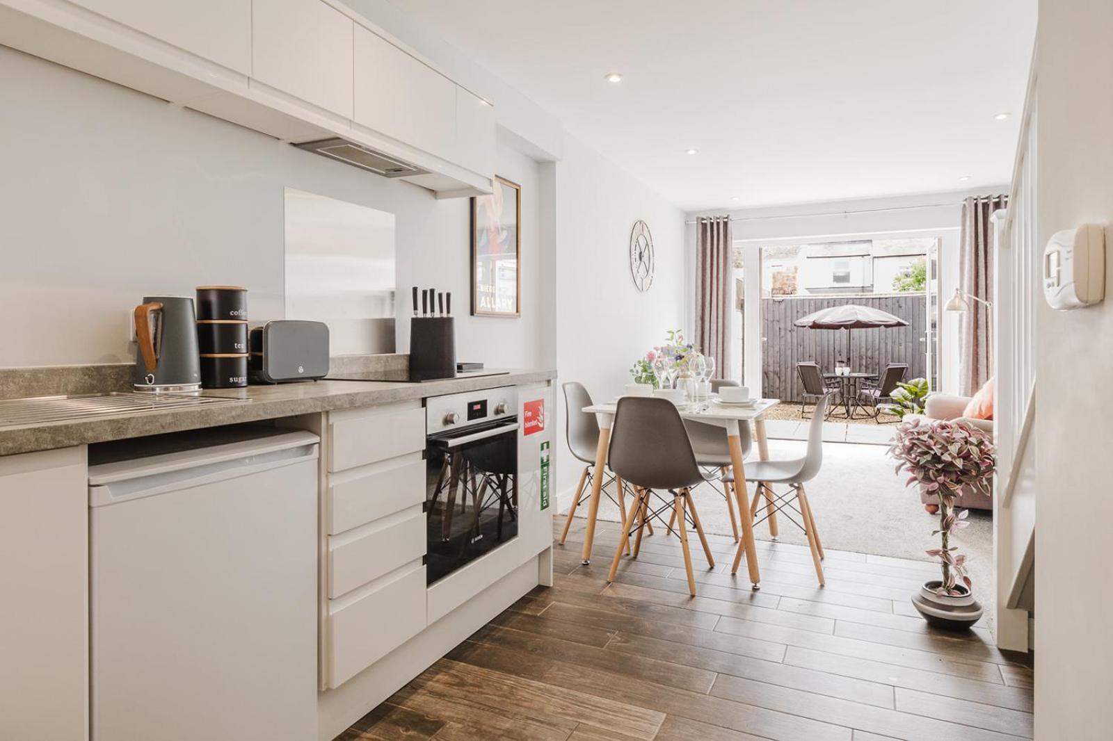 The Nook, Fairview, Town Centre-parking & Garden Cheltenham