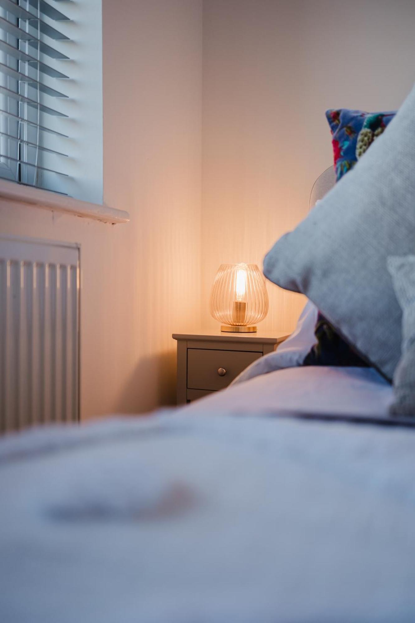 Corner House - Bright 2 Bed In Cheltenham *
