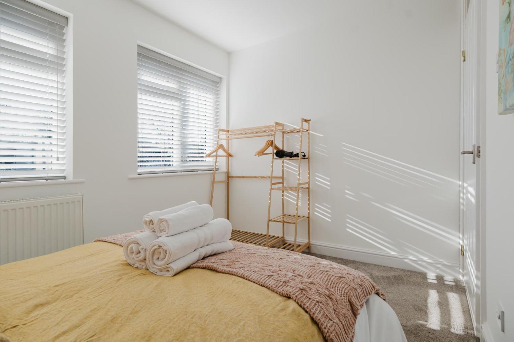 Corner House - Bright 2 Bed In Cheltenham *