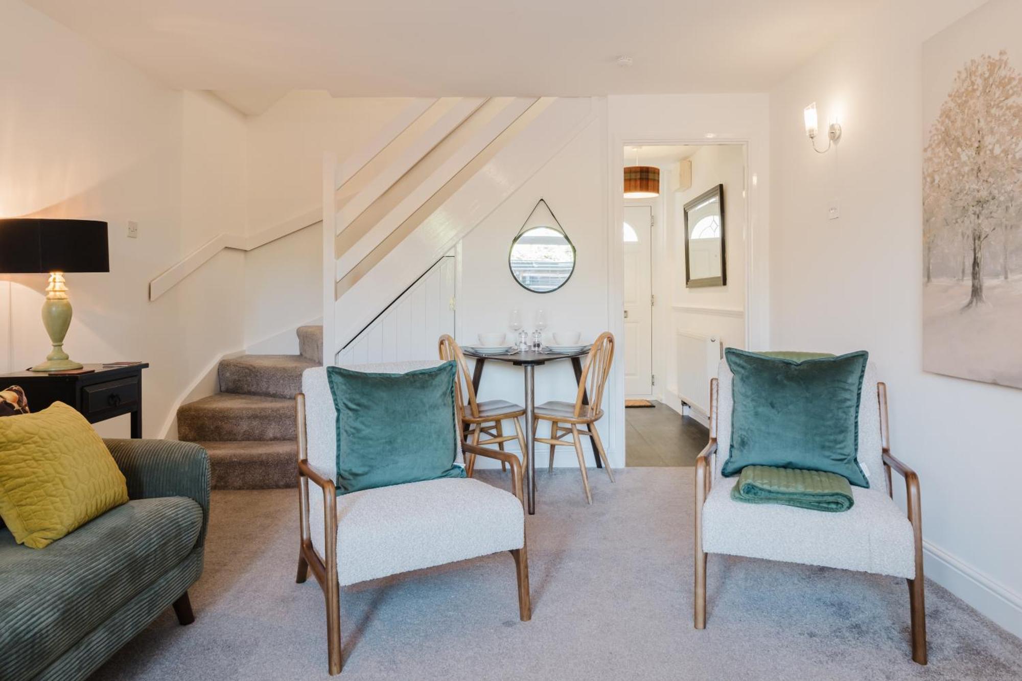 Corner House - Bright 2 Bed In Cheltenham Apartment