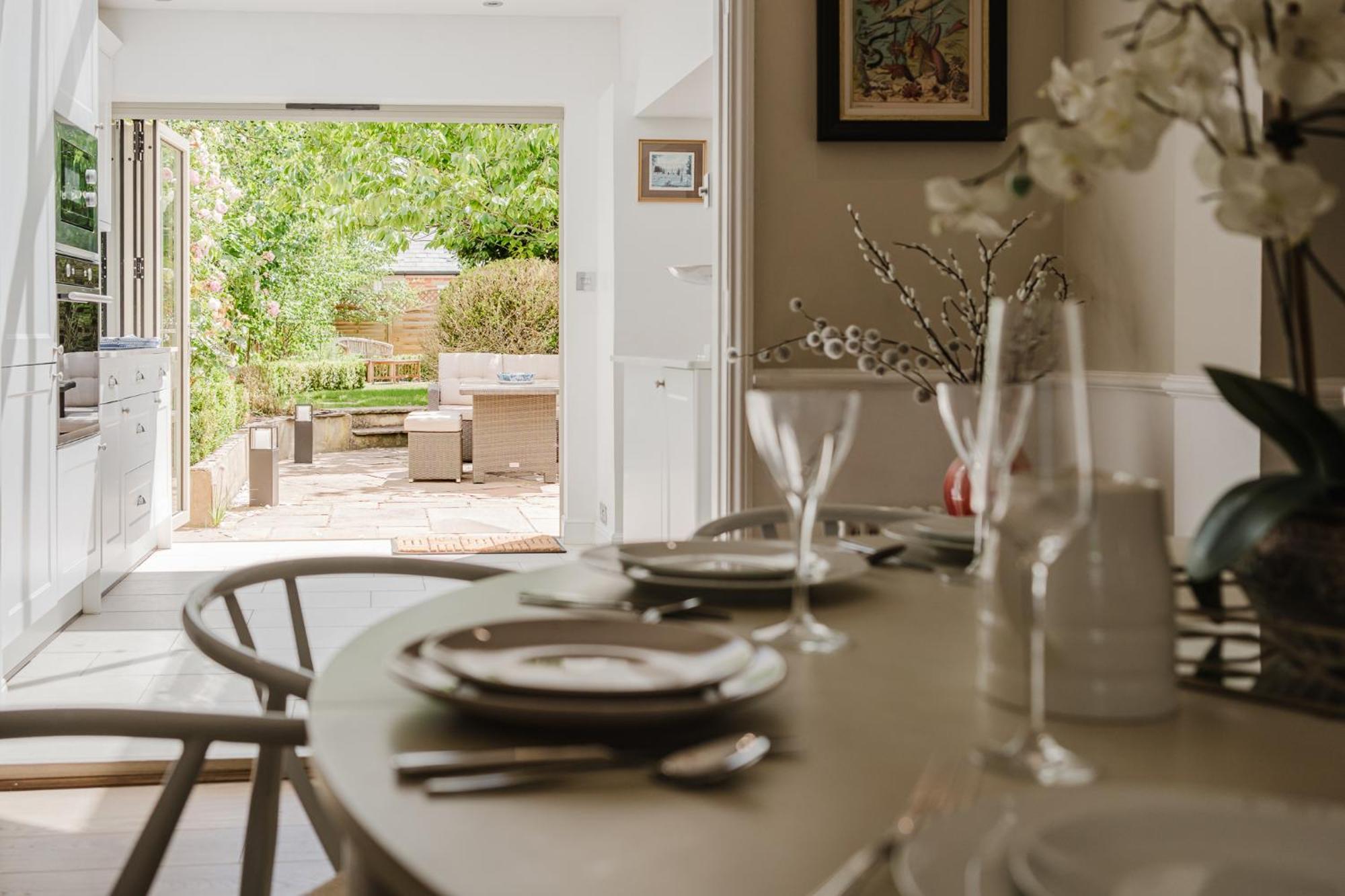 Gorgeous Townhouse With Garden & Open Living * Cheltenham