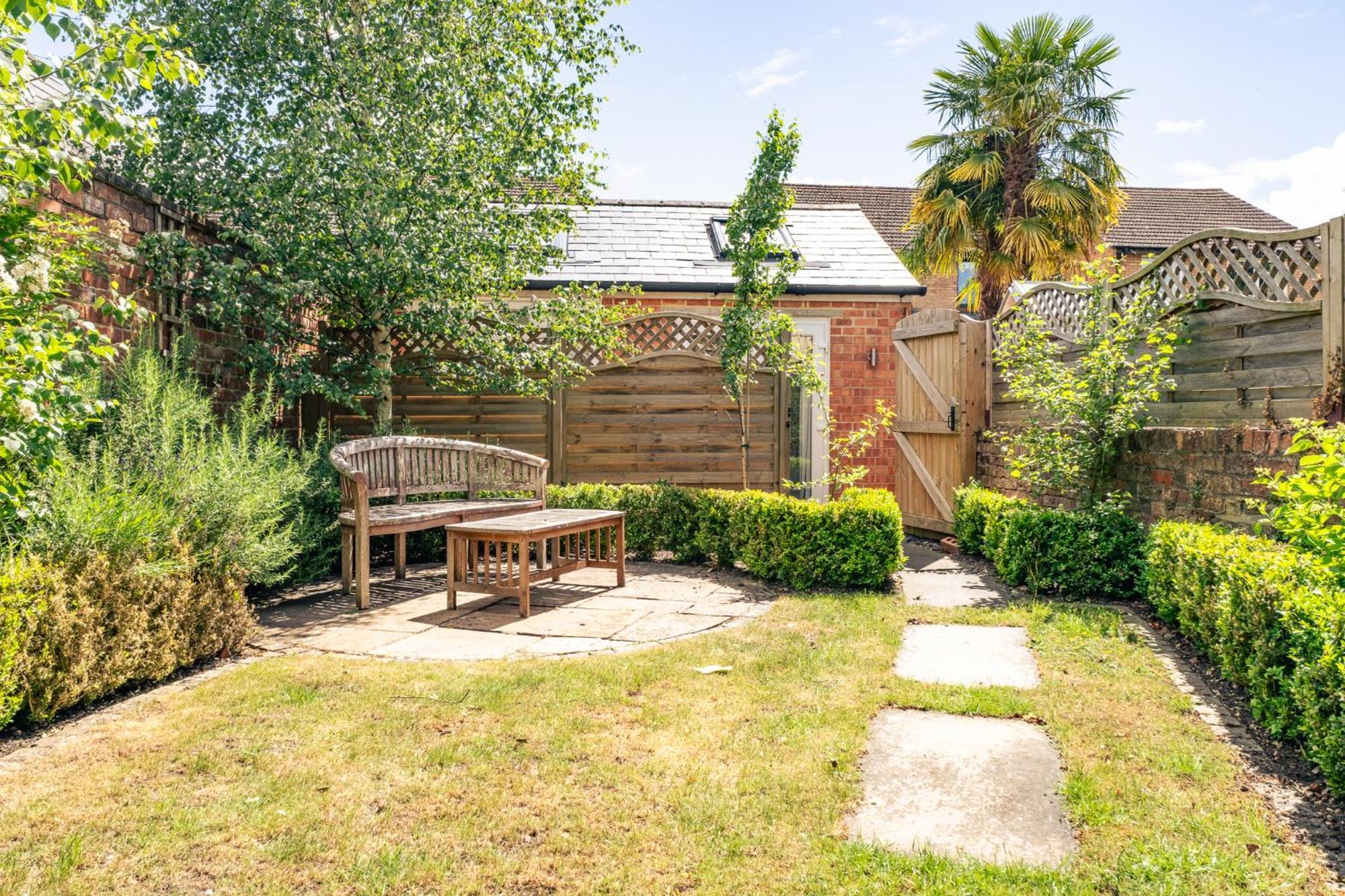 Apartamento Gorgeous Townhouse With Garden & Open Living *