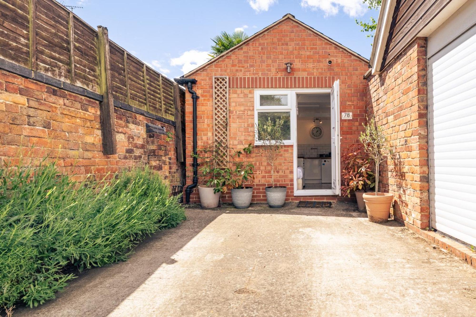 Apartamento Gorgeous Townhouse With Garden & Open Living *